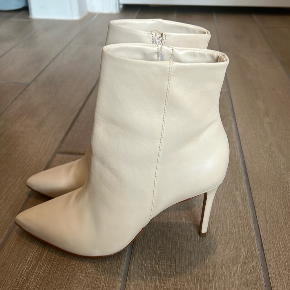 Schutz Mikki Bootie size 8.5